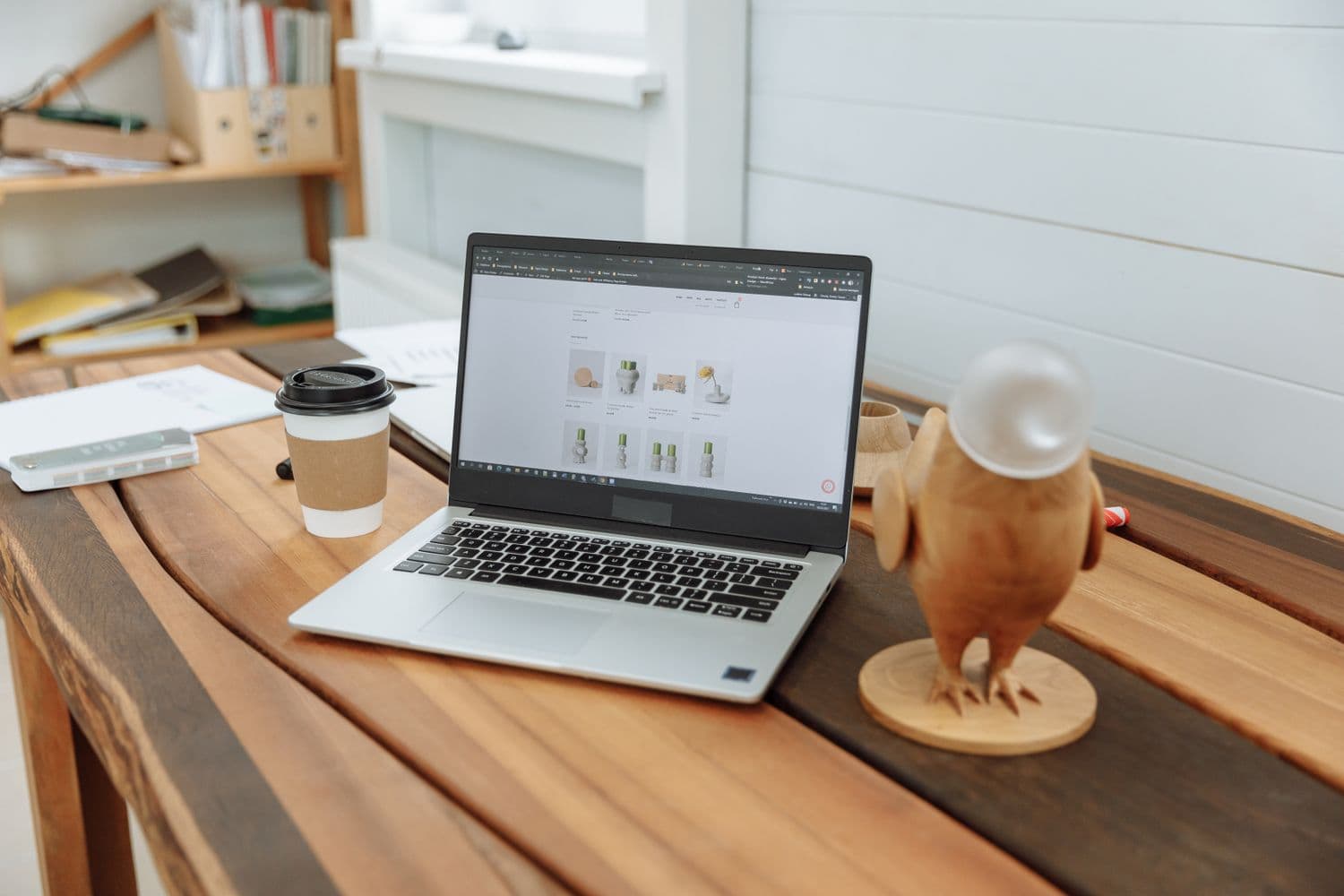 Dizüstü bilgisayarda açık bir web sitesi